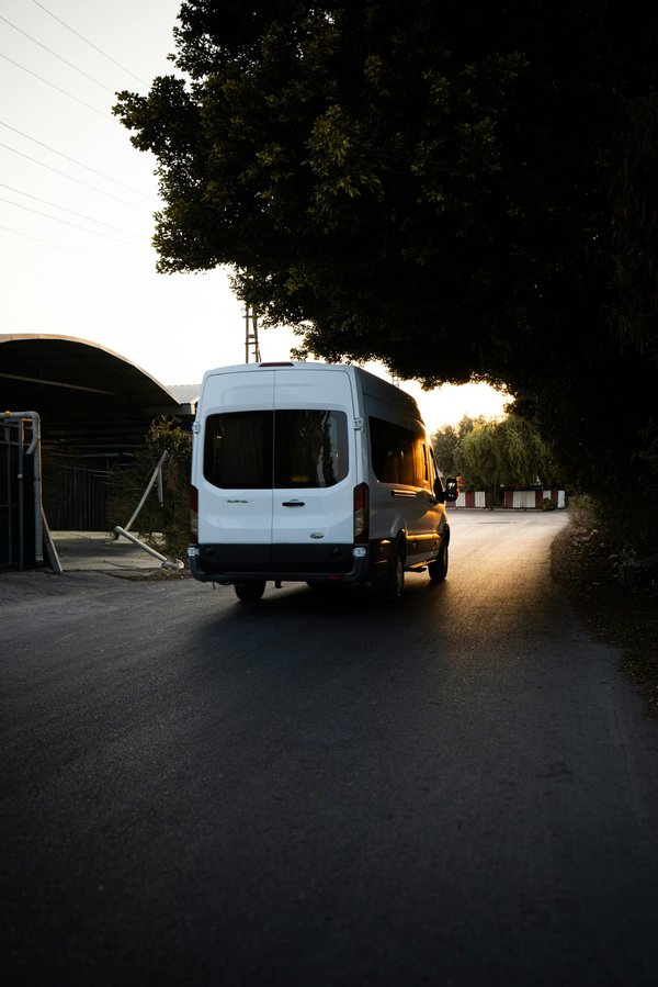 Location minibus 9 places : choix, tarifs et conseils essentiels